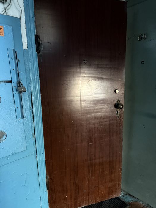 Железный дверь продается