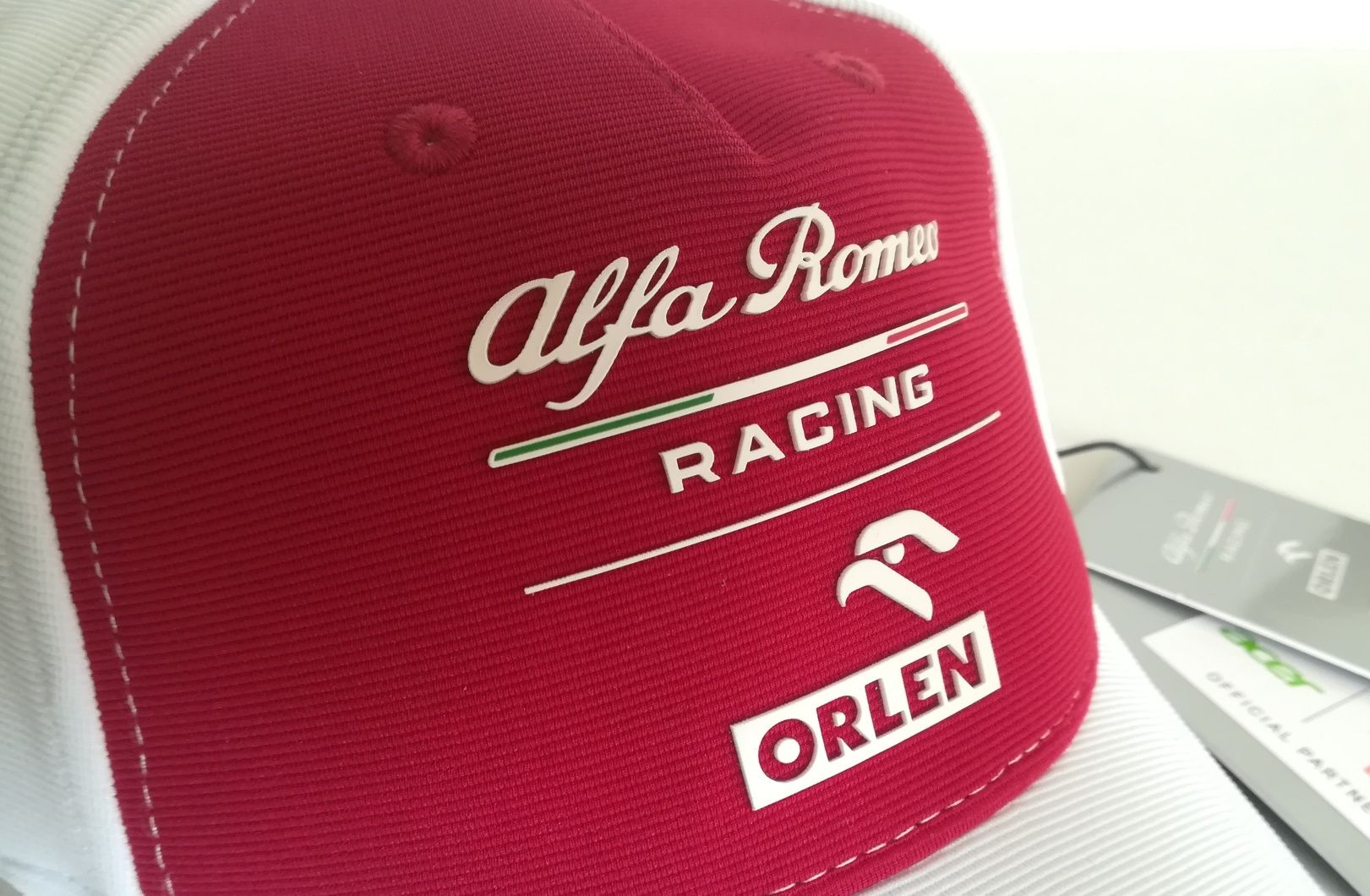 Шапка с права козирка Alfa Romeo F1 team Orlen