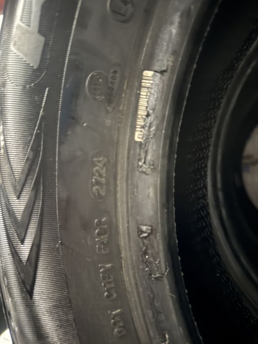 Зимный шины бу 4-штук . Зимный шины бу 4-штук . Зимный шины бу 4-штук