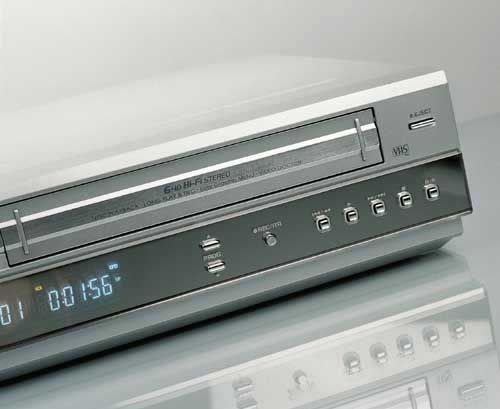 Проигрыватель DVD/VHS «LG DC—592W»