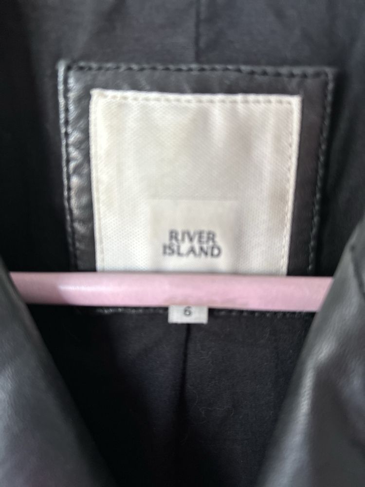 Яке River Island