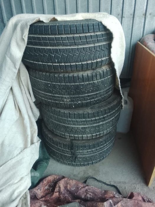 Продается зимний покрышка , соост идеал