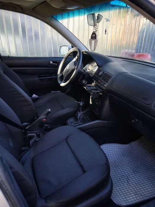 Volkswagen Golf 4 – 1.4 benzină, 2001 – stare tehnică bună