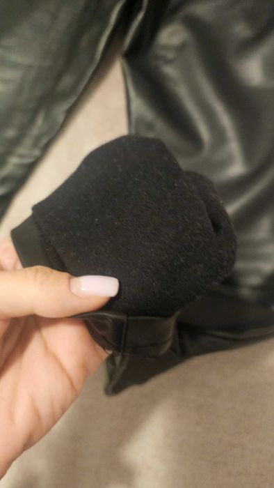 Pantaloni negri piele