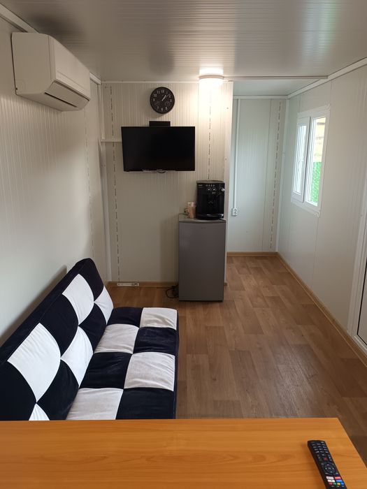 Отдава се под наем 700кв.м. парцел и офис контейнер 15 кв.м. 750 €