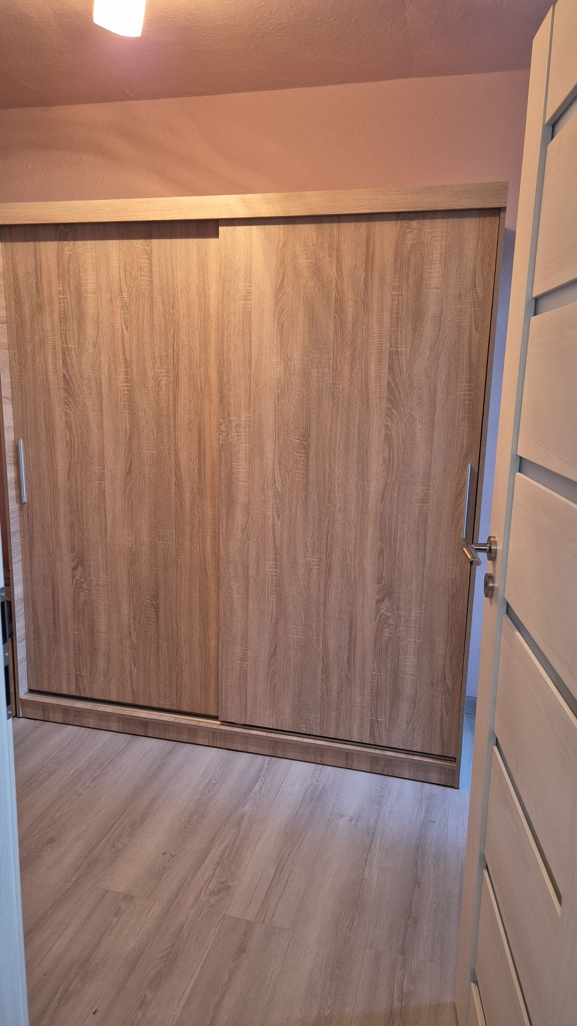 Montez mobilier,parchet,usi interior/exterior,foisoare,voliere.