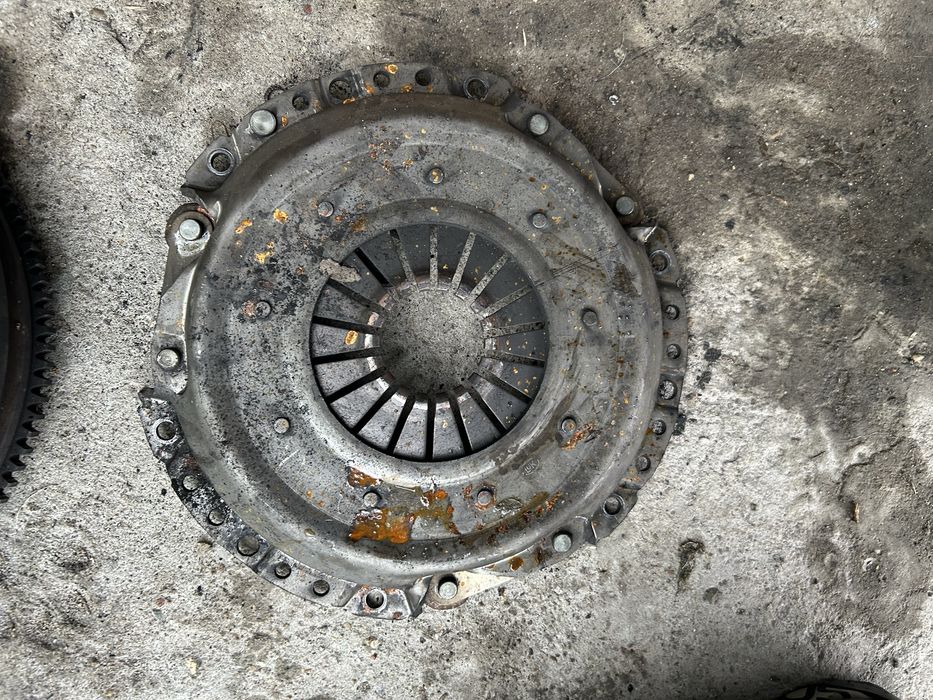 Скоростна кутия и комплект съединител с маховик за бмв е39 2.0 бензин