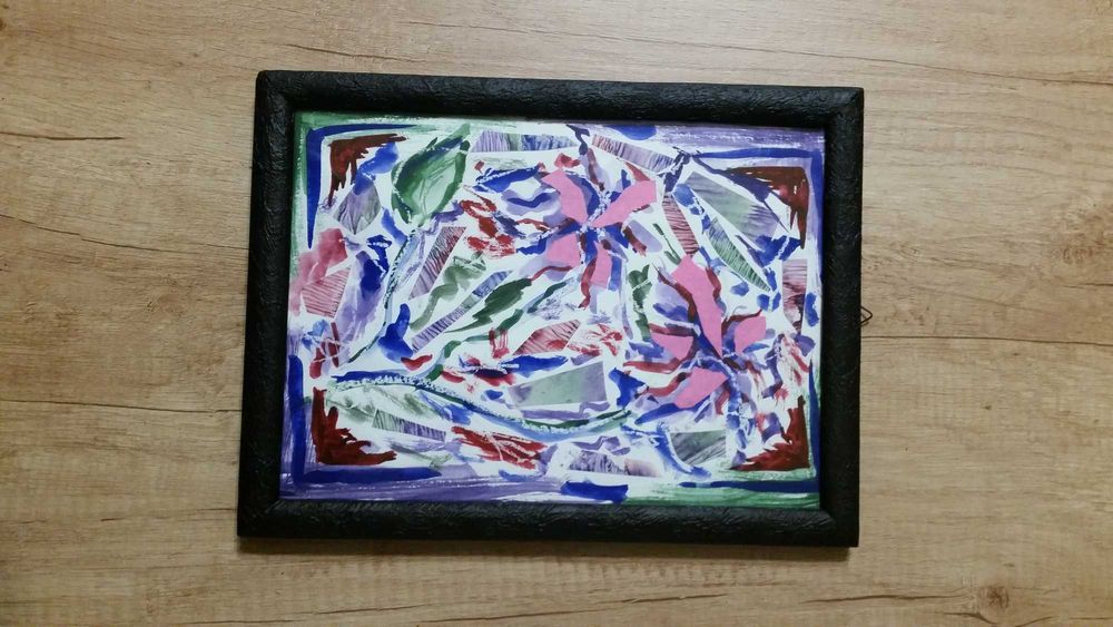 Интересна рисунка. Абстрактна. В хубава черна рамка със стъкло отпред.