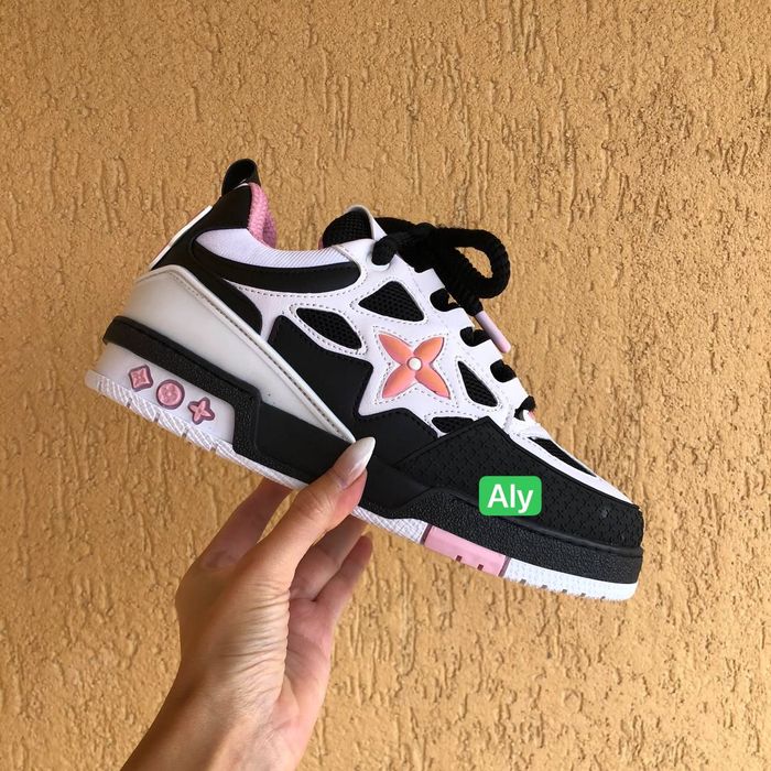 Adidași și ugg-uri