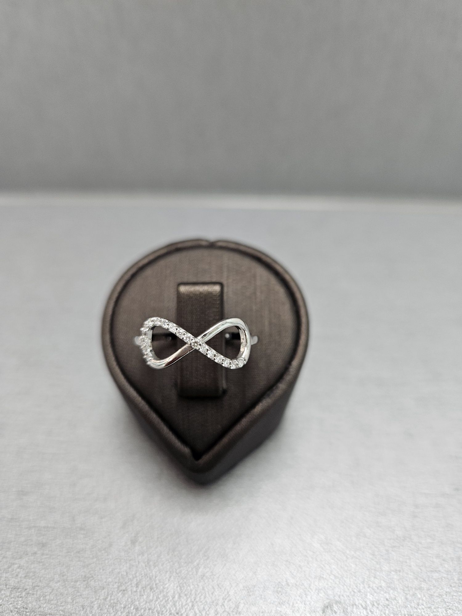 Златен, нов, пръстен 1,71гр./14к. с диаманти 0.20ct