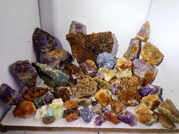 Лот колекция минерали от България друза Кварц аметист кристали азурит