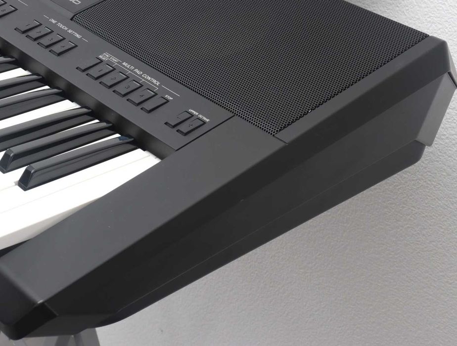 Yamaha PSR-E273 Keyboard Boxed