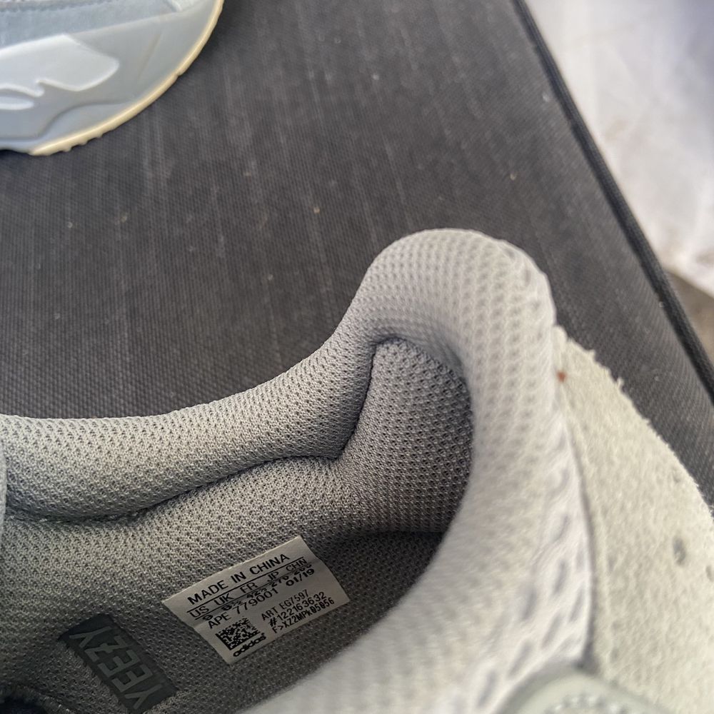 Оригинални Adidas Yeezy 700 Inertia