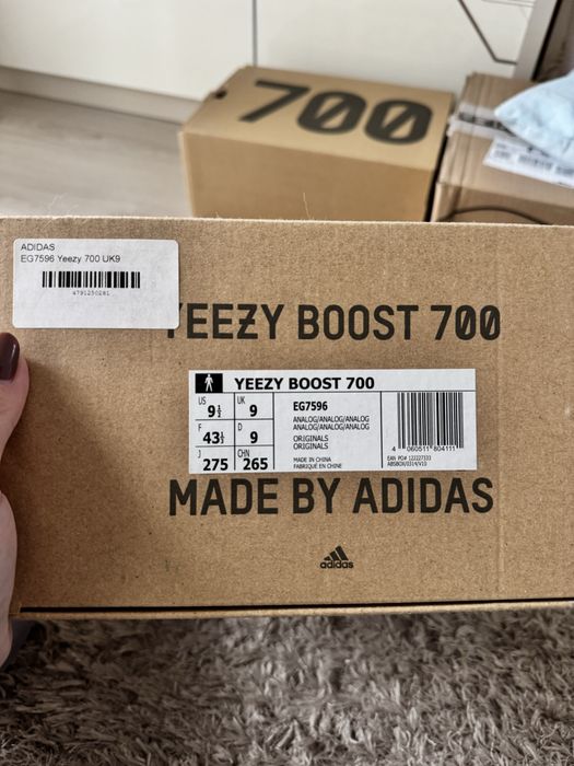 Yeezy Boost 700 Analog Barbati