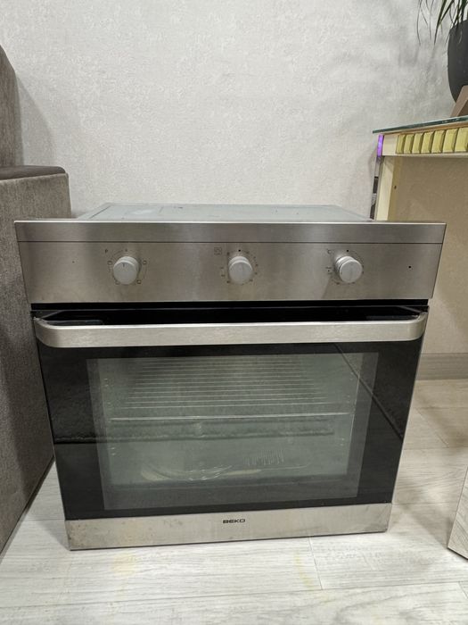 Духовой шкаф / духовка Beko в отличном состоянии
