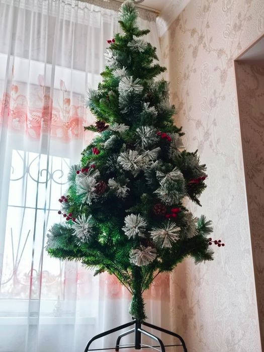 Новогодняя елка продается