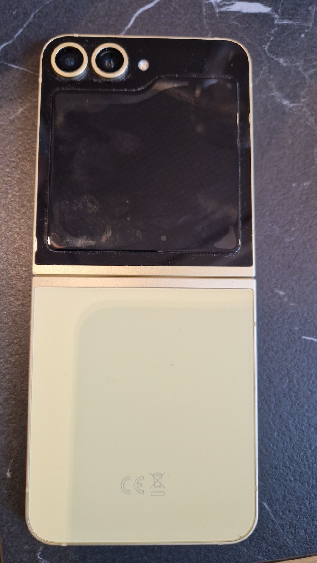 Samsung Z flip 6 / 256 GB / 5G /  Yellow в гаранция