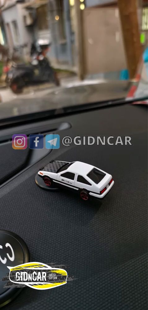 Игрушка на торпедку toyota ae86