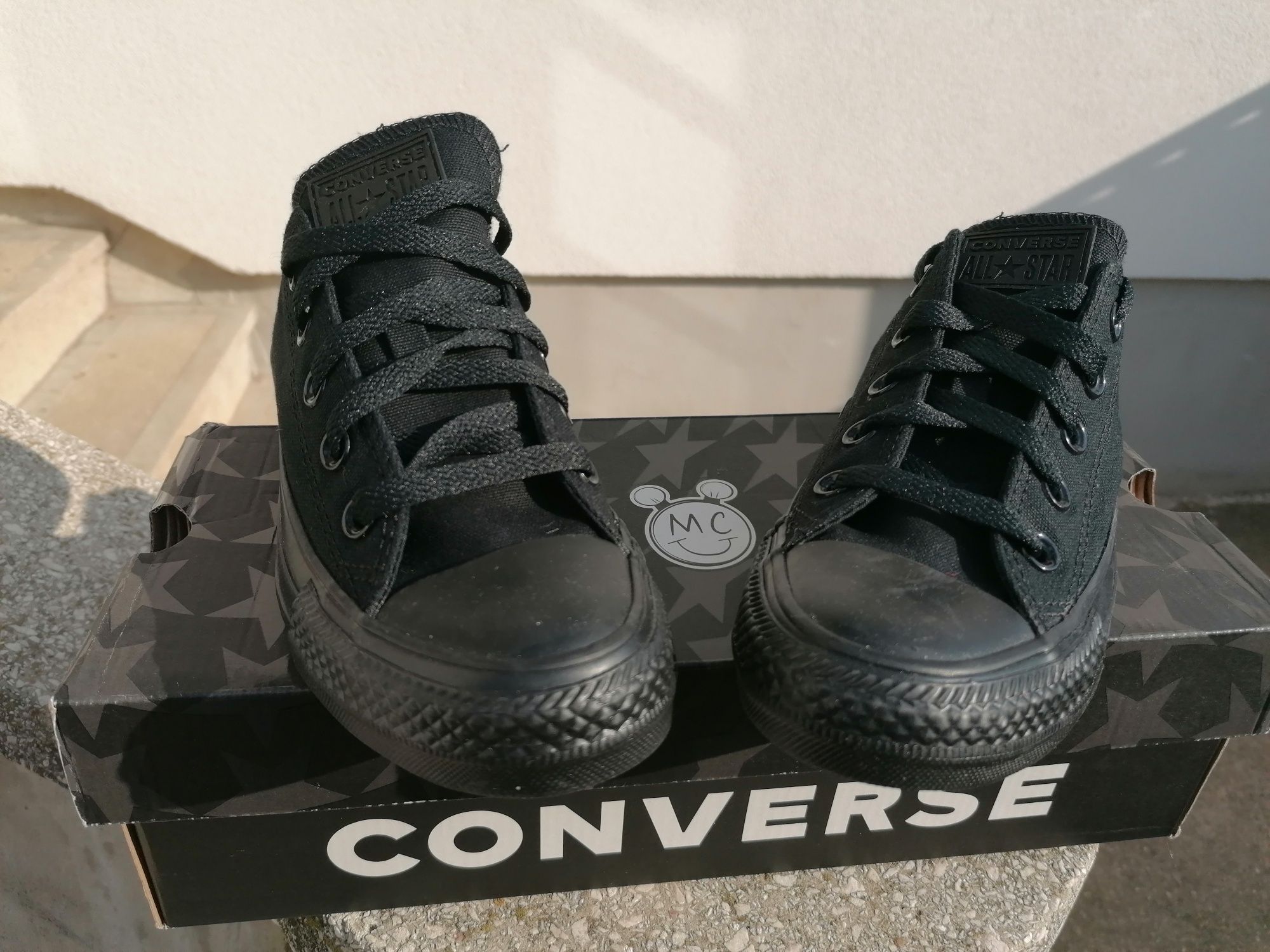 Teniși Converse pentru copii, noi, originali.
Mărimea 30 și 35.
Preț.: