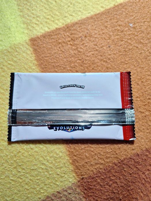 Vând pachete Pokemon (Destined Rivals si Prismatic Evolution)