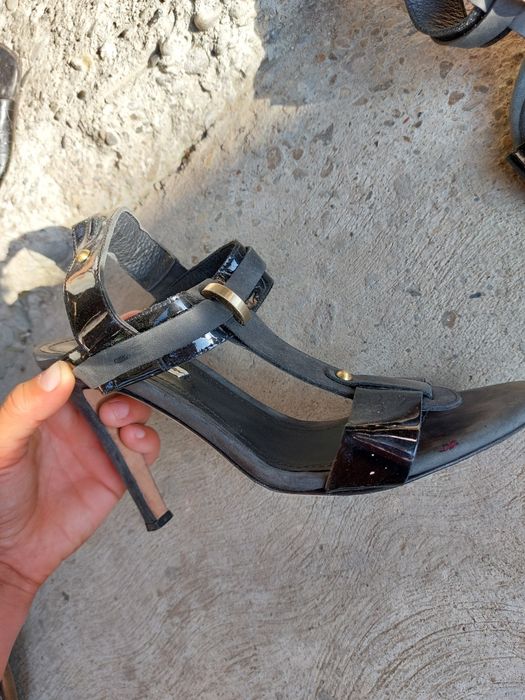 Sandale negre cu toc