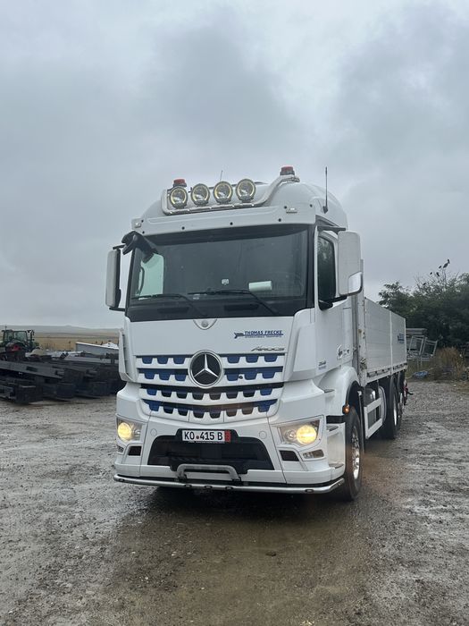 Camion cu macara 2545