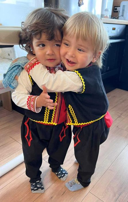 Направи щастливи своите деца и внуци! Избери детска носия още сега!