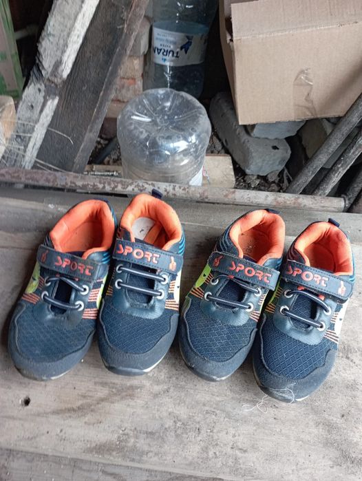 Продам детские кроссовки