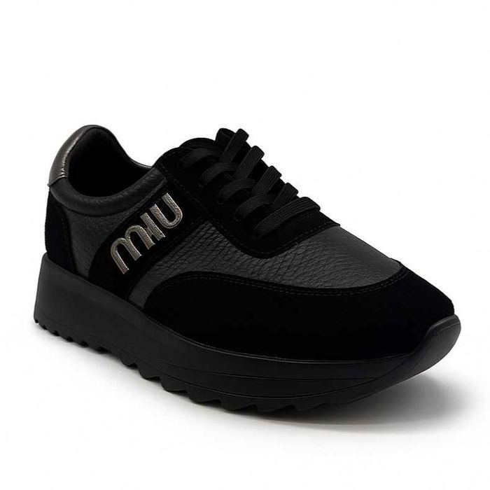 Дамски черни обувки от естествена кожа с платформа и метален акцент