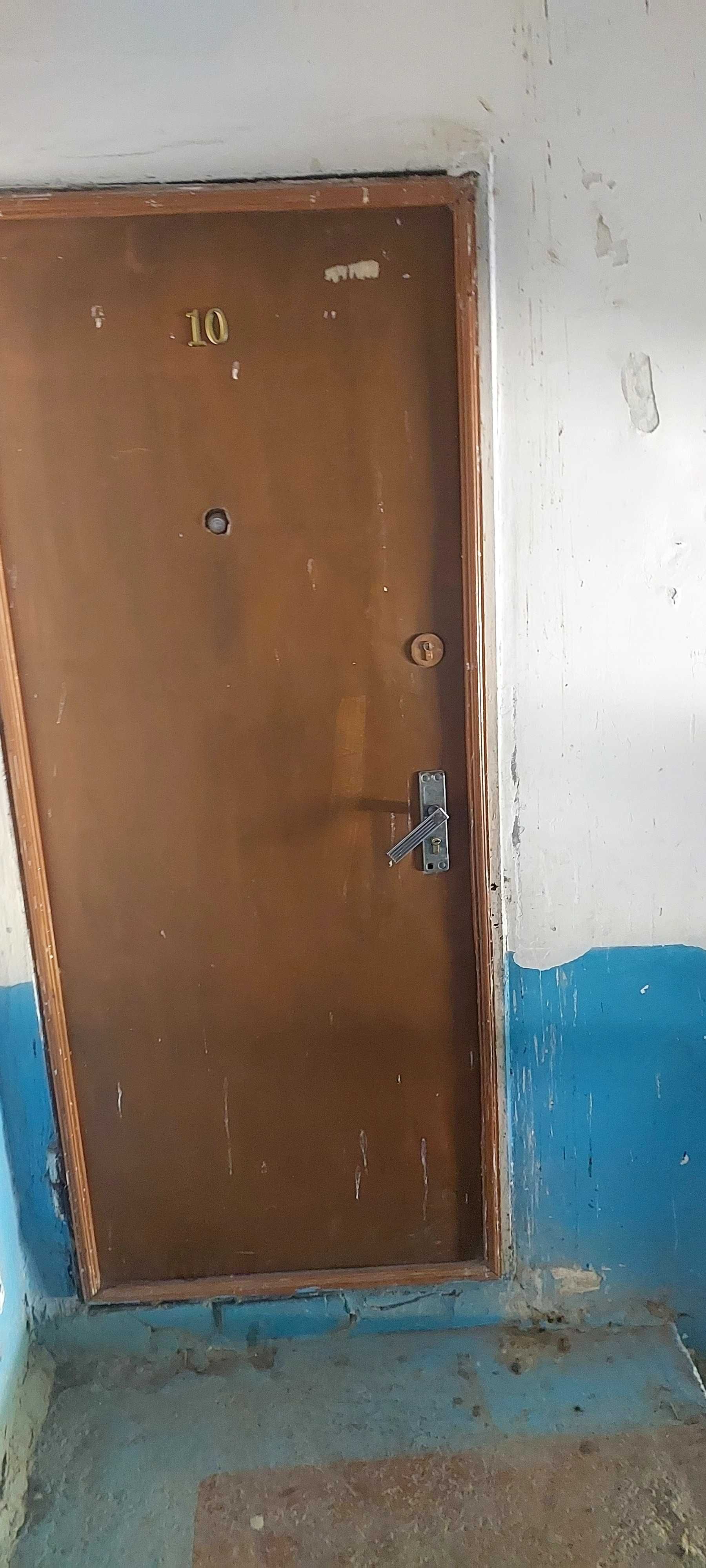Urganch shaxrida 1 qavatda 5 xonali kvartira sotiladi +podval+ boĝb bn