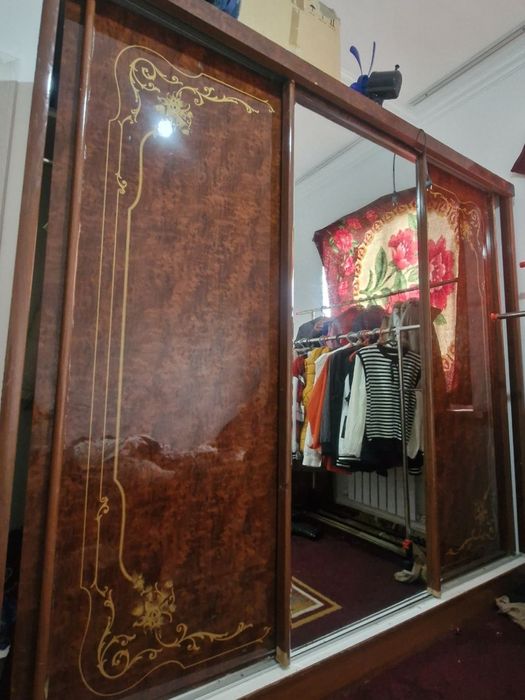 Shkaf mebel sotiladi