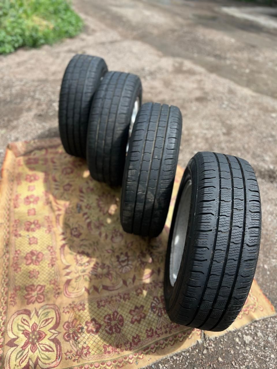 Продам зимние шины на дисках