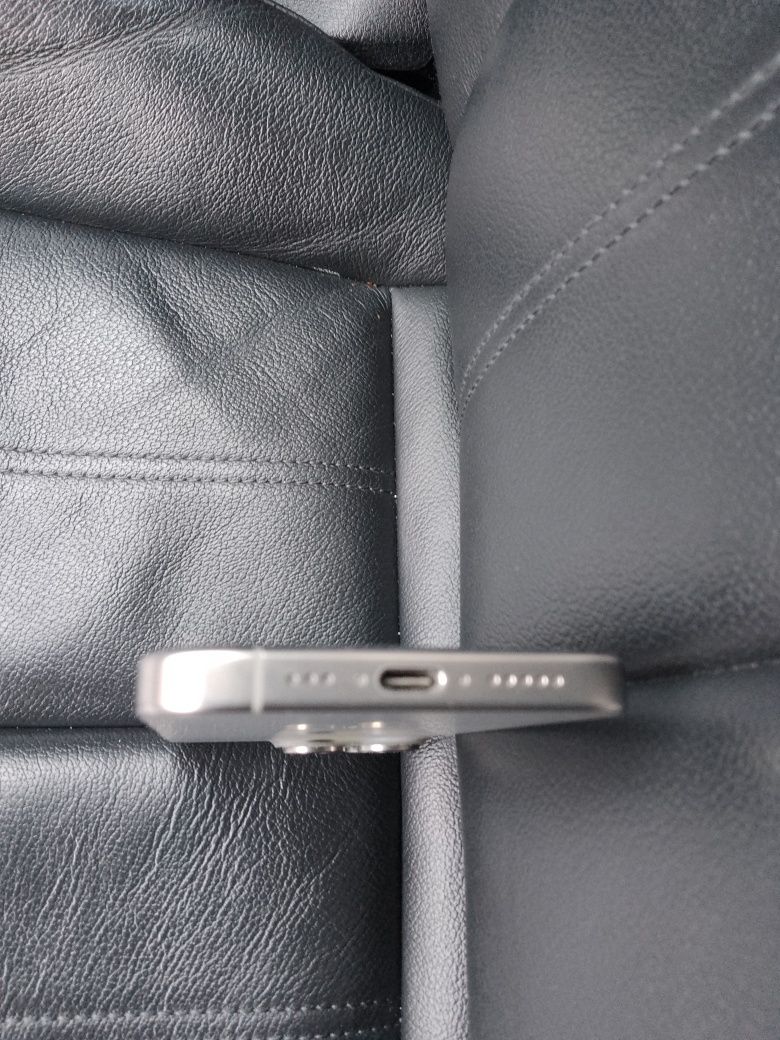 iPhone 16 pro natural titanium in garantie