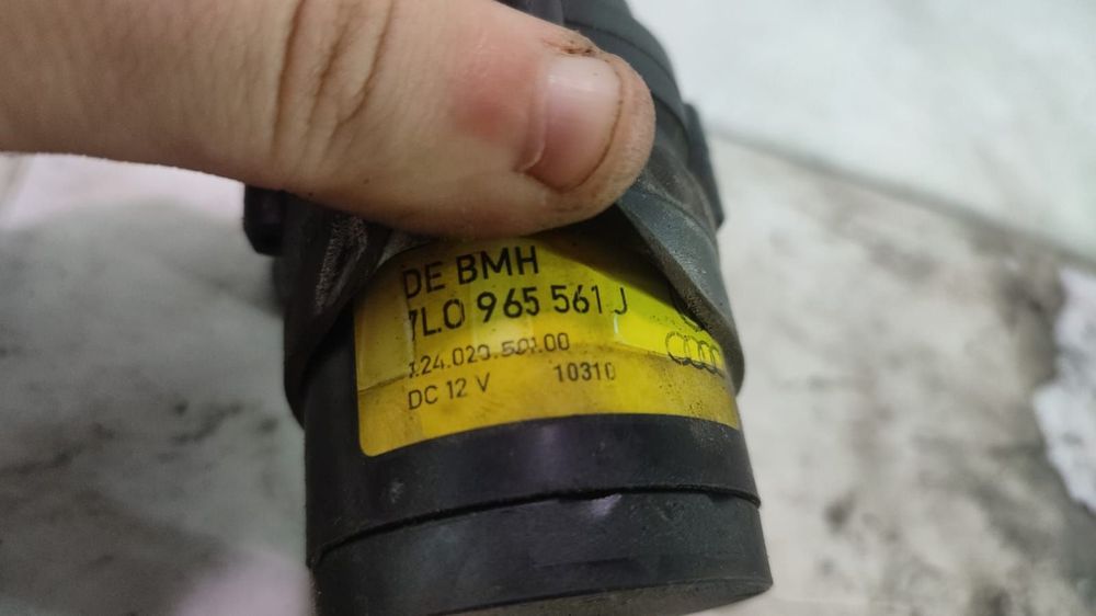 Pompa auxiliara apa 7L0965561j Audi Q7 4L [facelift] [2008 - 2015]