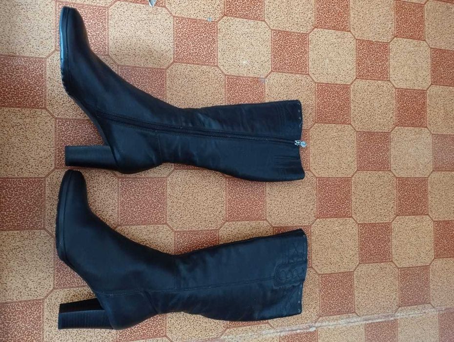 Продам сапоги новые.