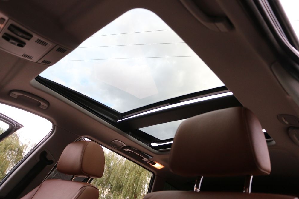 Vand BMW seria 3 X-Drive Bi-Xenon Navi Piele Panoramic