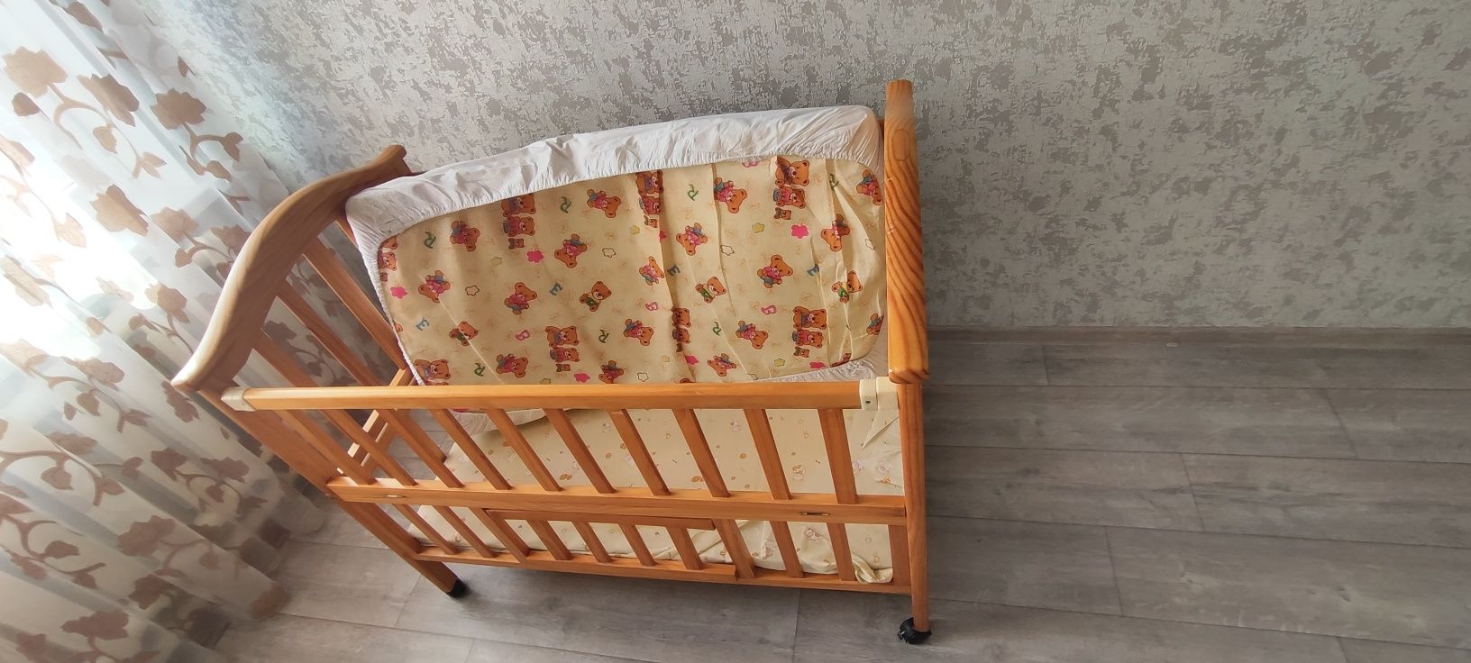 Продам детскую кроватку