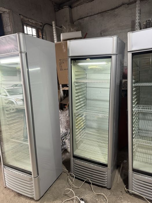 Холодильник витрина в хорошем состоянии с гарантией