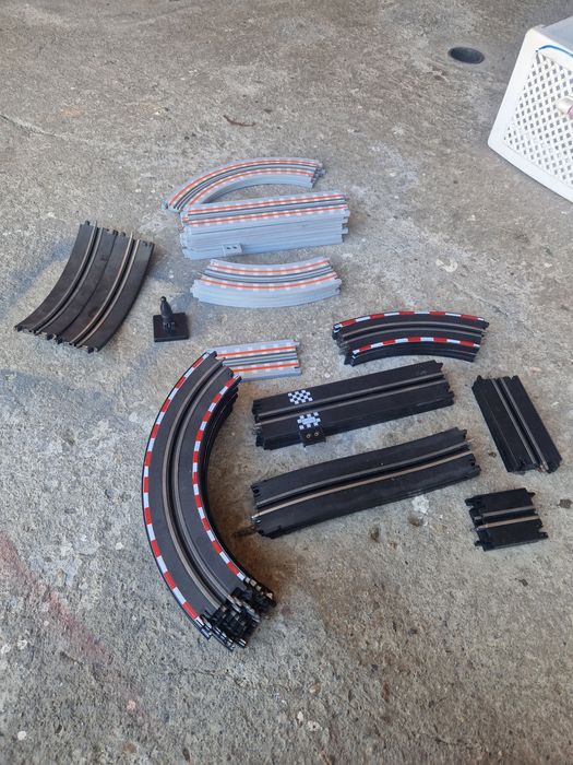 Vând pista de mașini Cowa ( fără mașini )