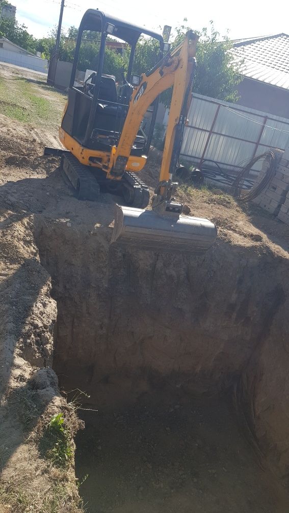 Excavari cu miniexcavator și bobcat