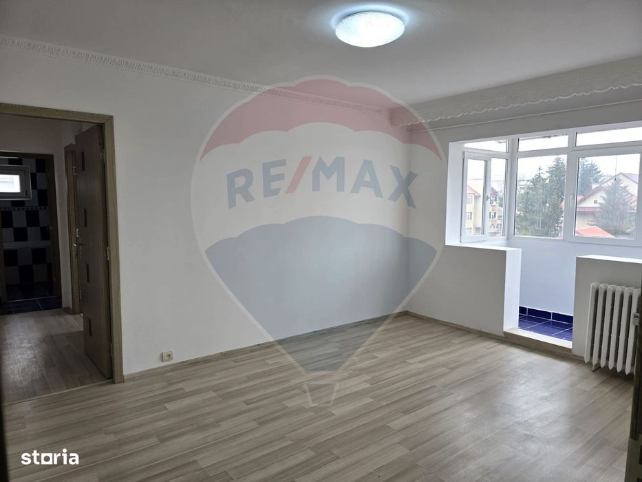 Apartament cu 3 camere de vânzare, strada Pictor Aman