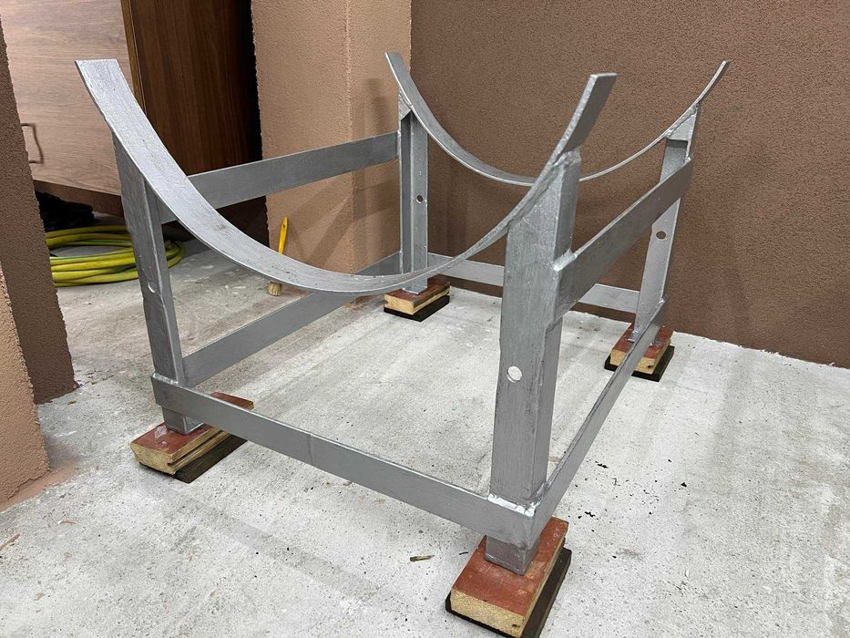 Метална стойка за буре