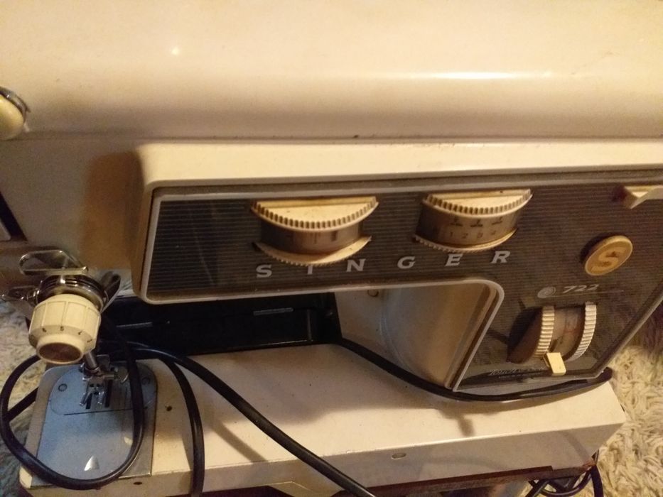 Vand masina de cusut electrica