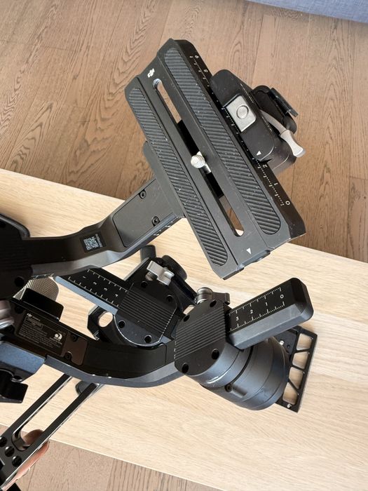 Stabilizator DJI Ronin S (originalul, nu RS2 sau RS3)