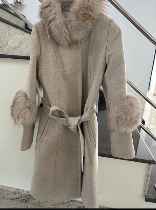 Palton bej cu blana naturala