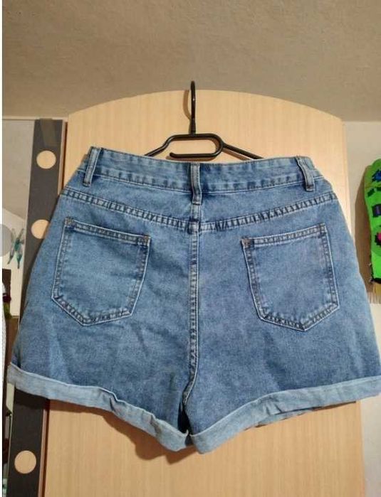 Pantaloni scurți de blugi