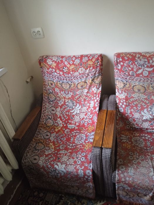 Qadimgi boʻlgan tremo, 2 Dana kreslo,stenka