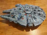 Хилядолетният сокол Lego Millenium Falcon 75192, сглобен