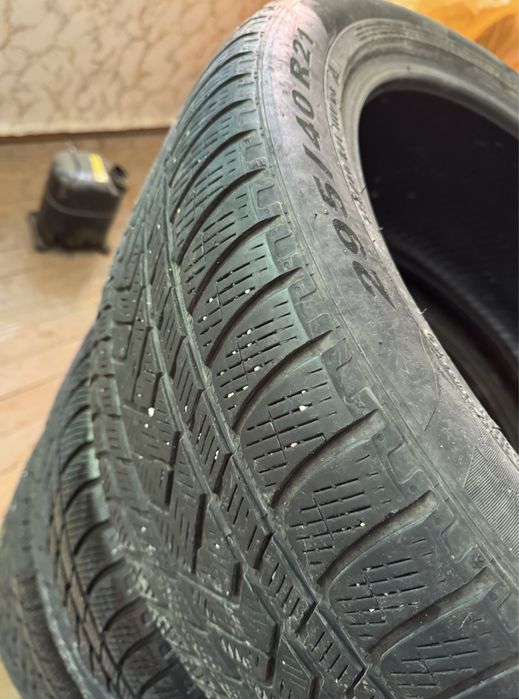 Продавам Pirelli 295/40/21 зимни