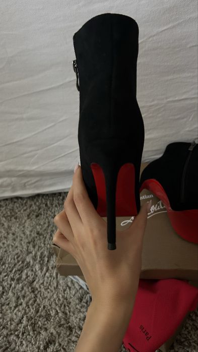 Cizme christian louboutin pe stoc 38